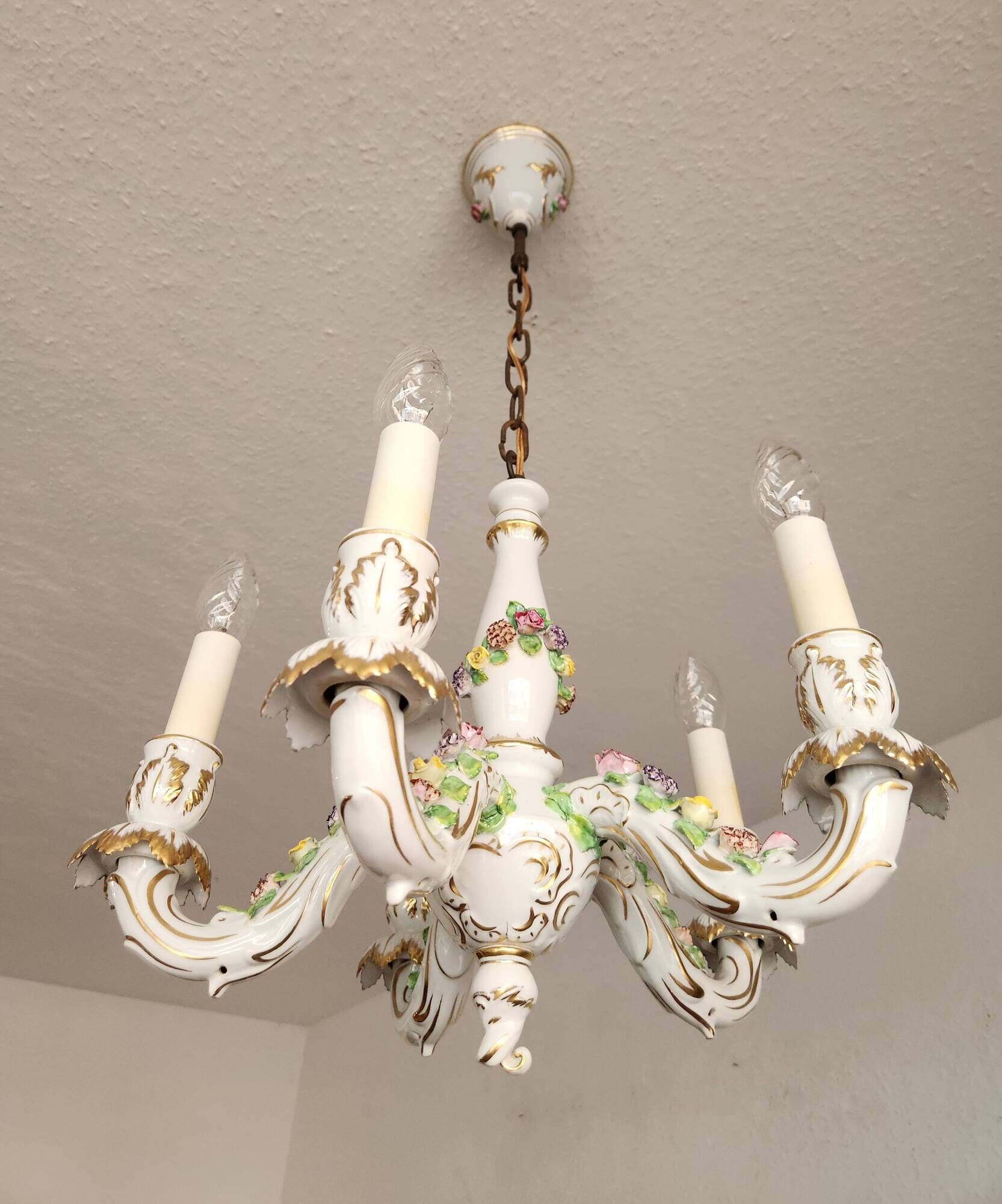 Handgeformt vergoldet vintage Porzellan Kronleuchter Capodimonte 1960er