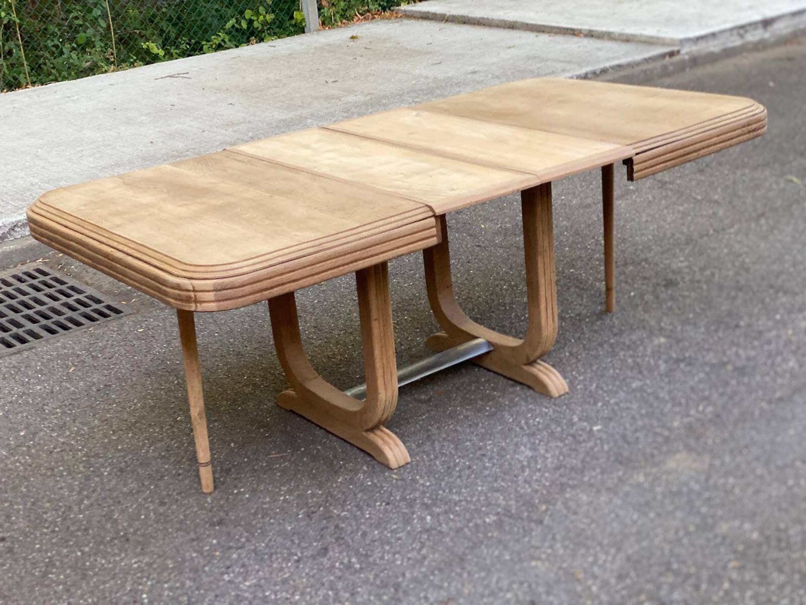 Art Deco dining table with a central pedestal, stripped in solid oak, with 2 extensions.