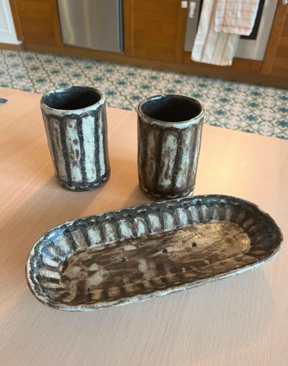 Ceramic soap dish and 2 assorted glasses