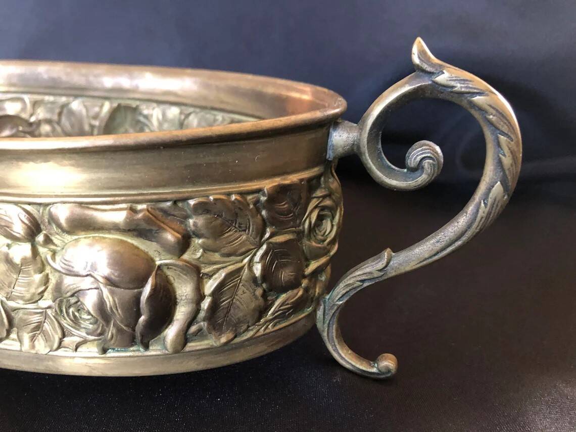 Table planter in embossed brass with floral motif late 19th century