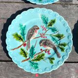 4 anciennes assiettes en barbotine décor oiseaux en faïence de Sarreguemines