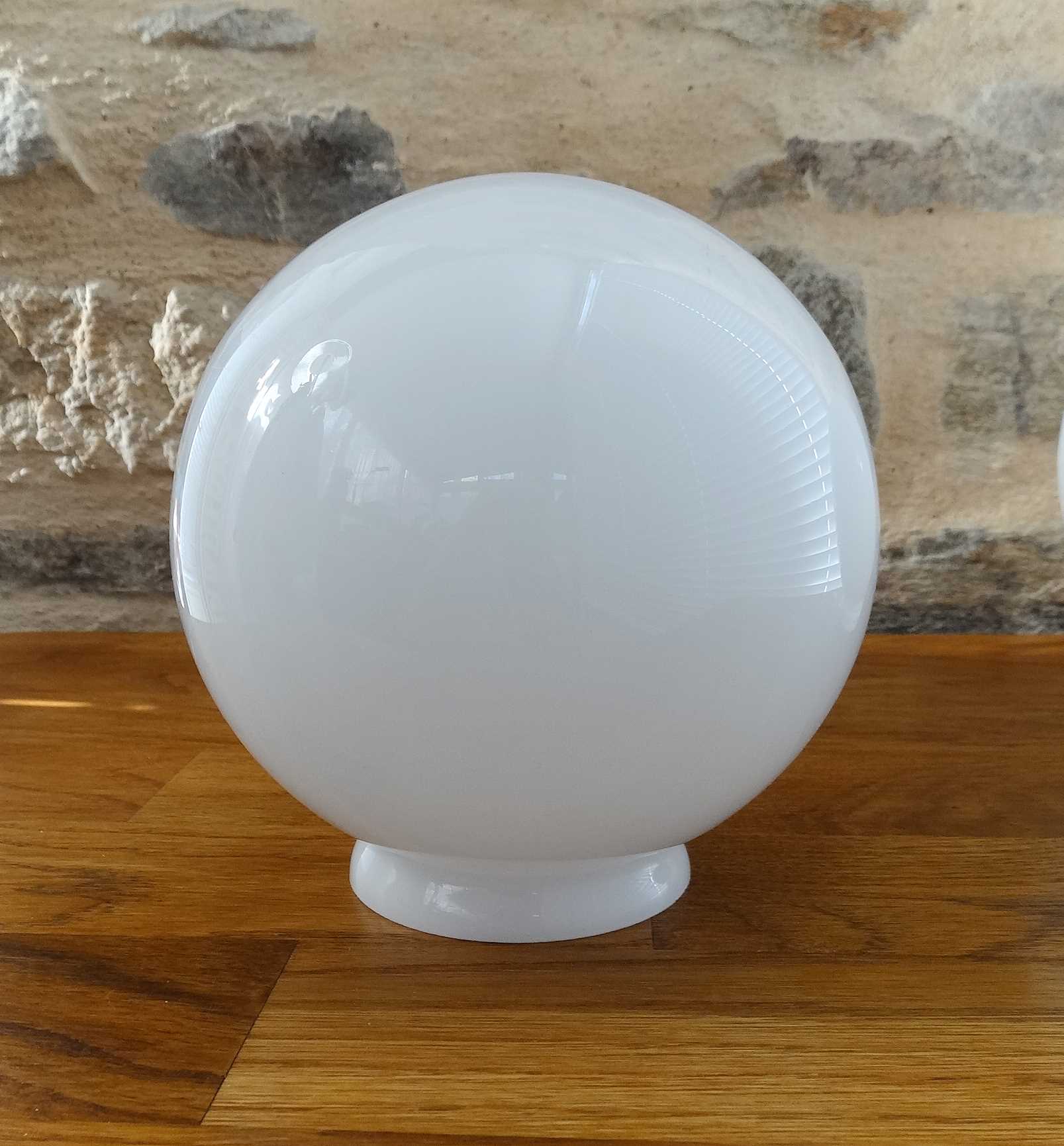 Globe in white opaline - 15 cm