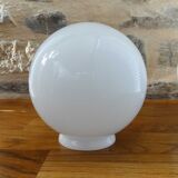 Globe in white opaline - 15 cm