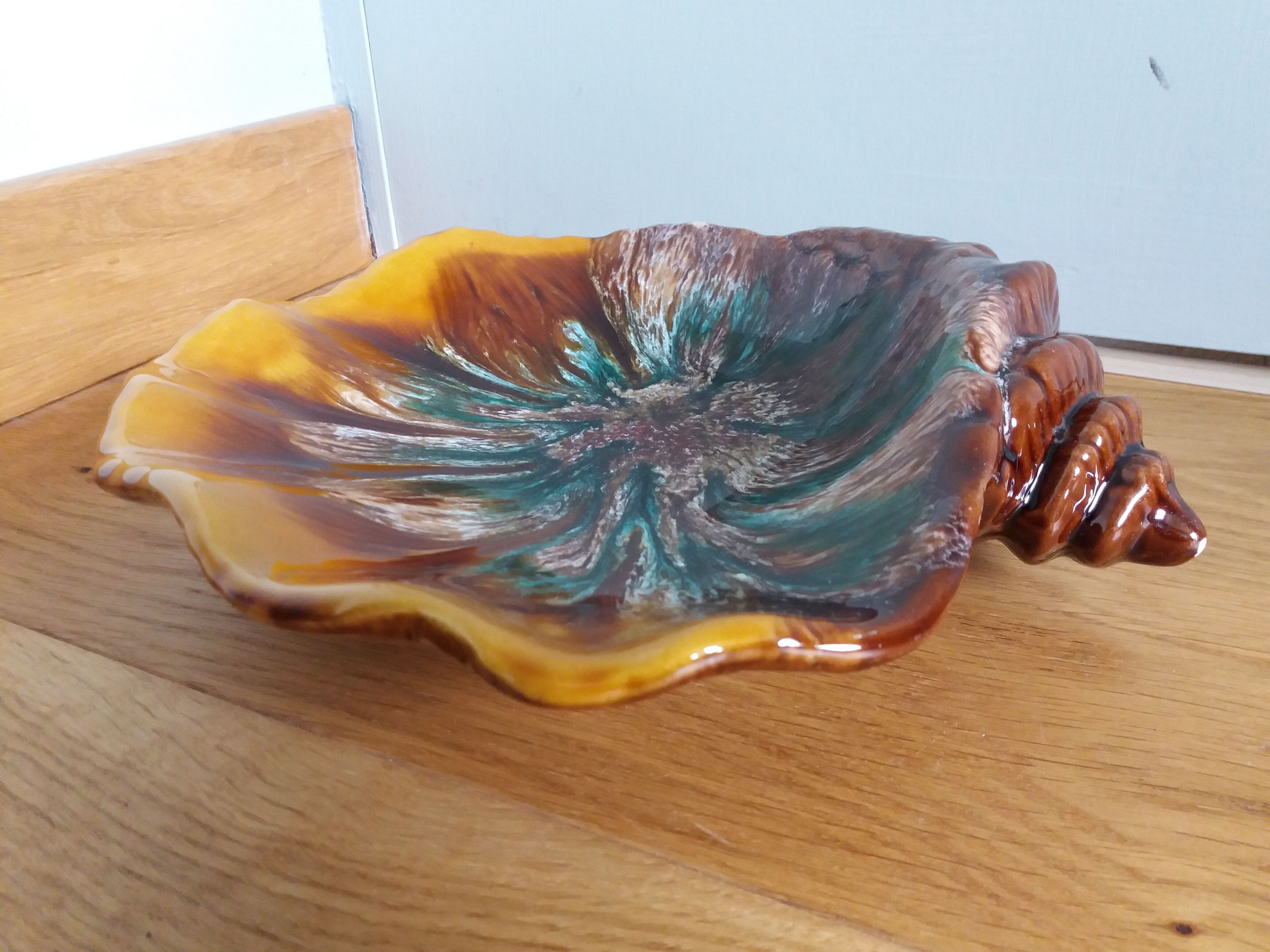 Empty shell ceramic pocket from vallauris