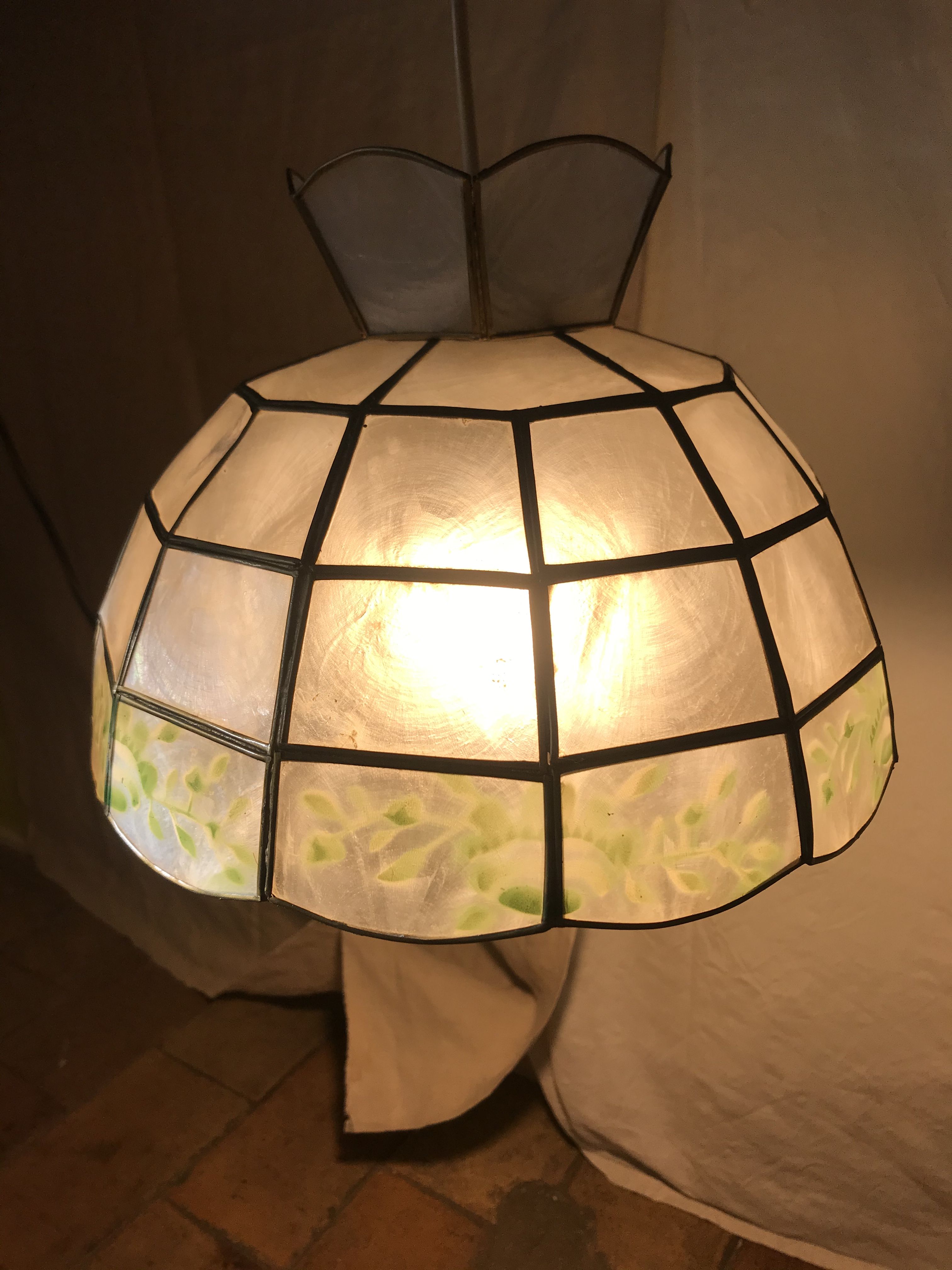 Suspension en nacre et laiton vintage