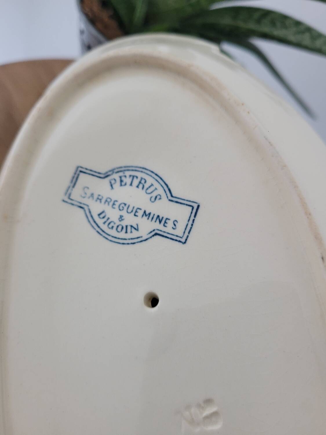 Sauce boat Pétrus Sarreguemines and Digoin