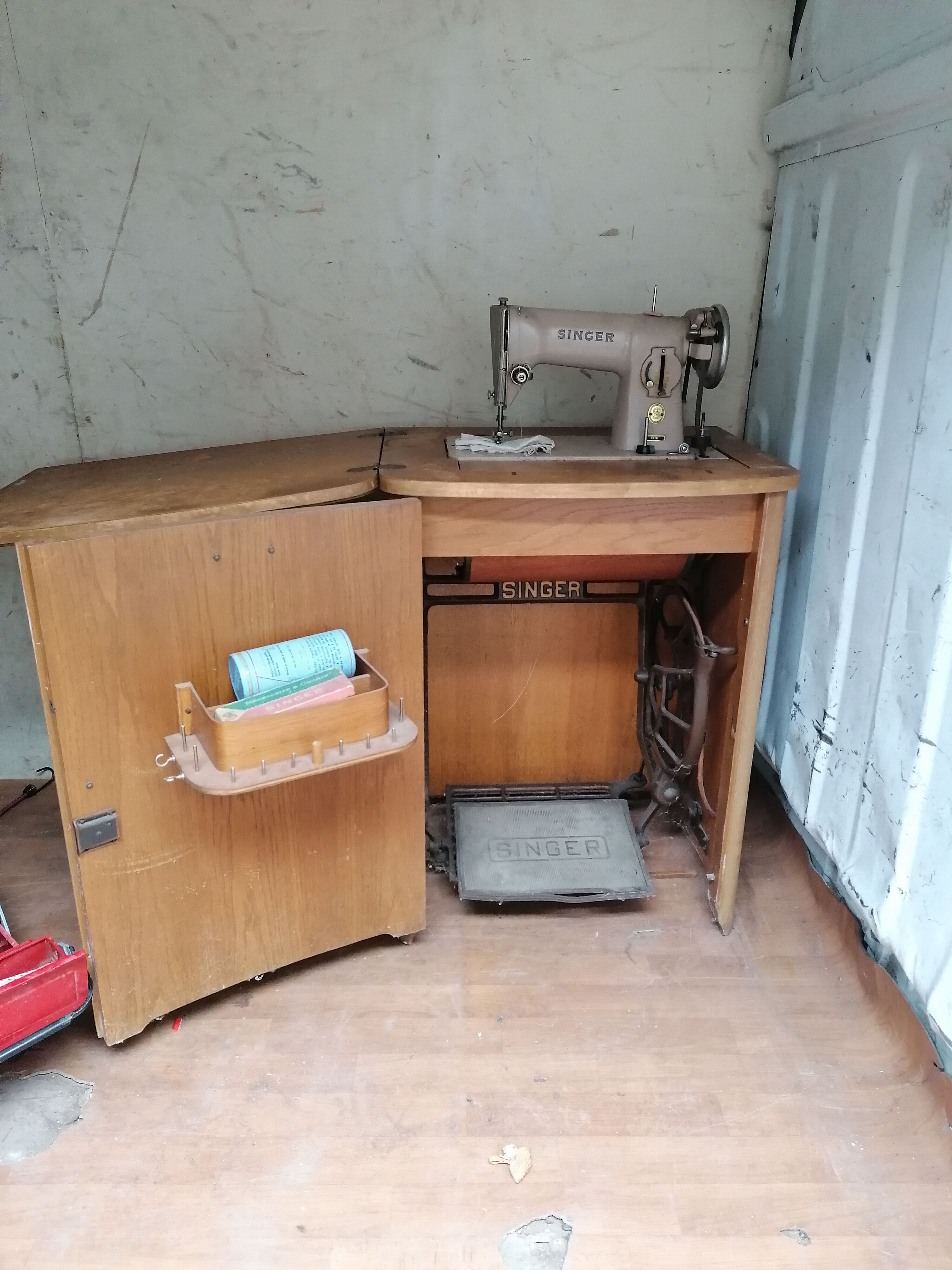 Singer 191 B sewing machine in his furniture