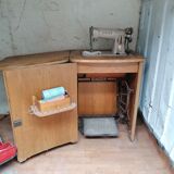 Singer 191 B sewing machine in his furniture