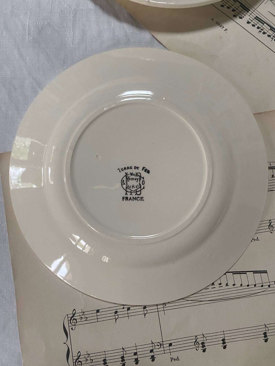 Lot de 8 assiettes comptines en terre de fer Choisy le Roi