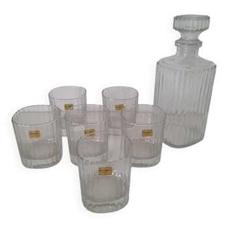 Ribbed whiskey glasses and decanter