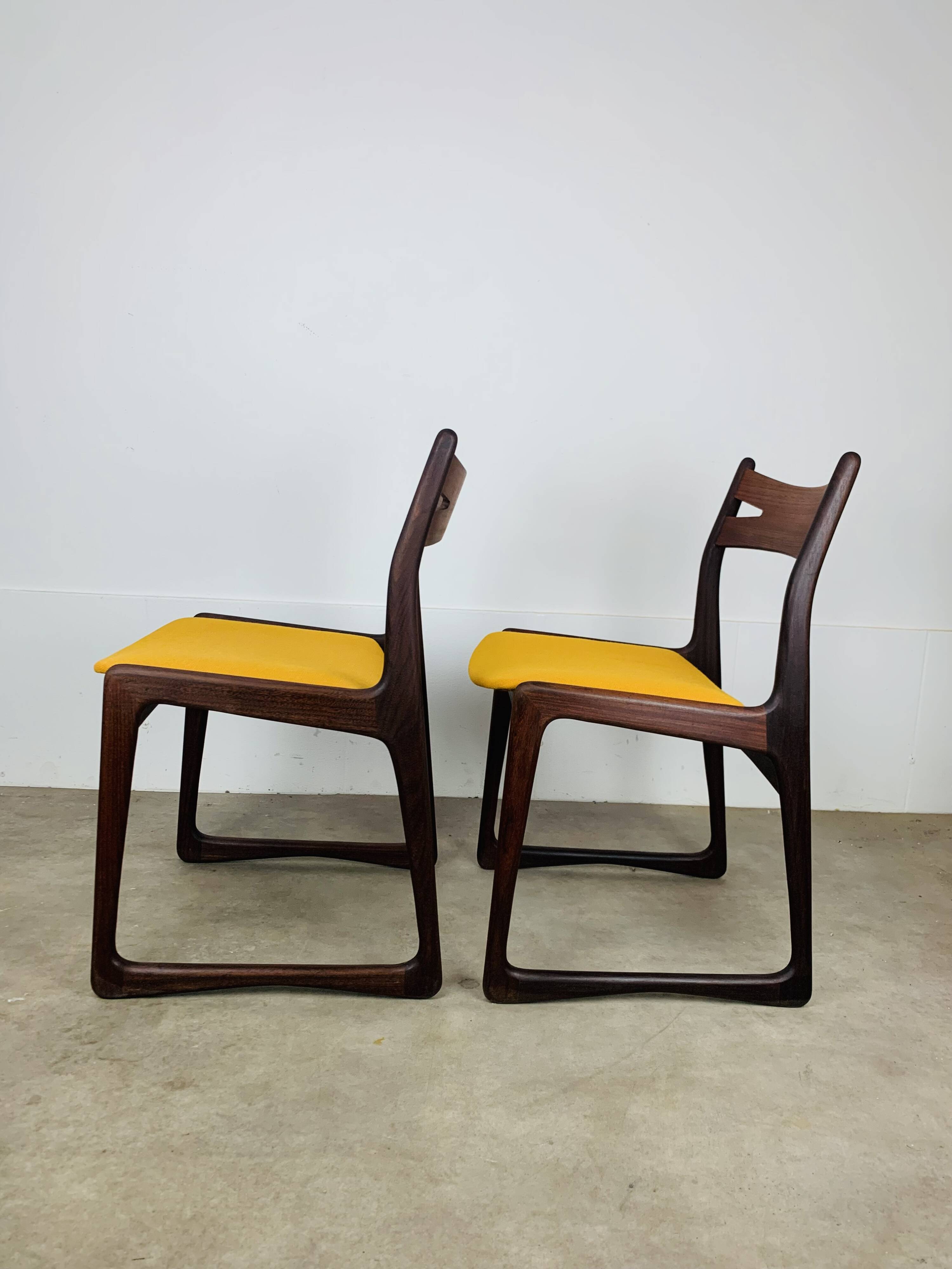 Pair of Danish Scandinavian chairs in rosewood, 1960s.