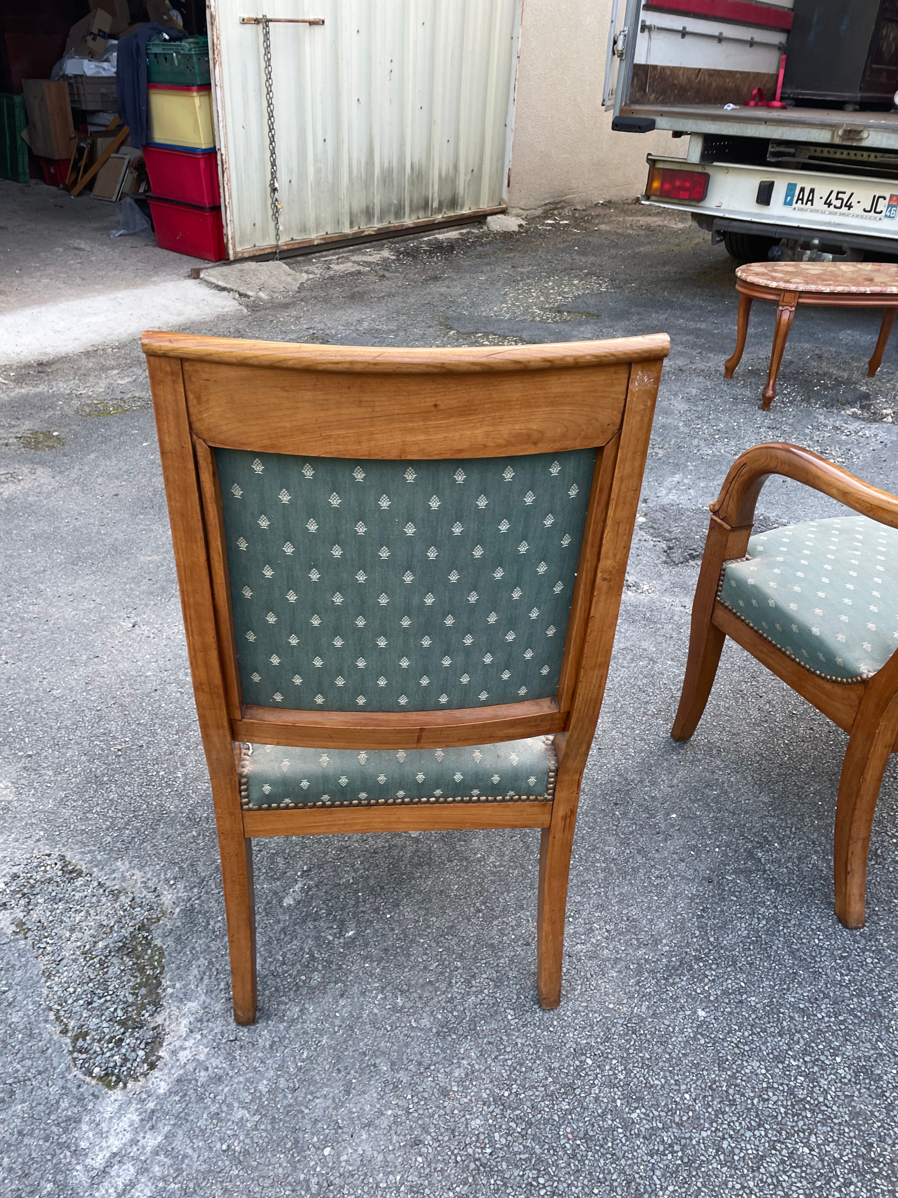 Pair of chair with cherry butt