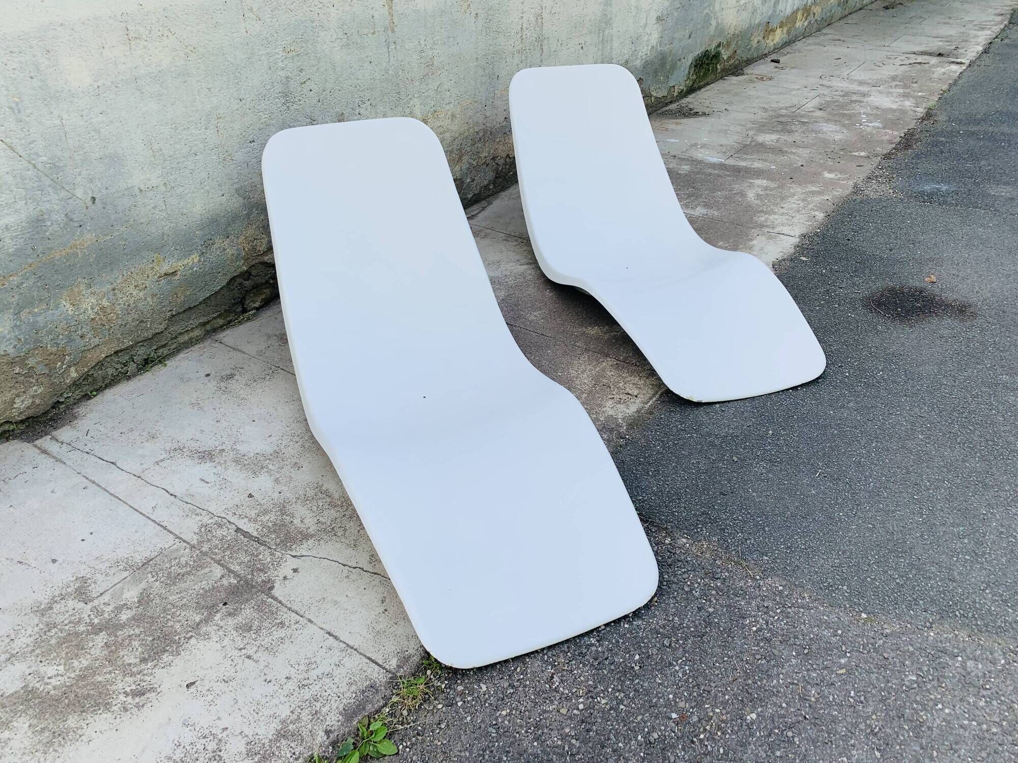 Pair of Eurolax R1 sunbeds by Charles Zublena