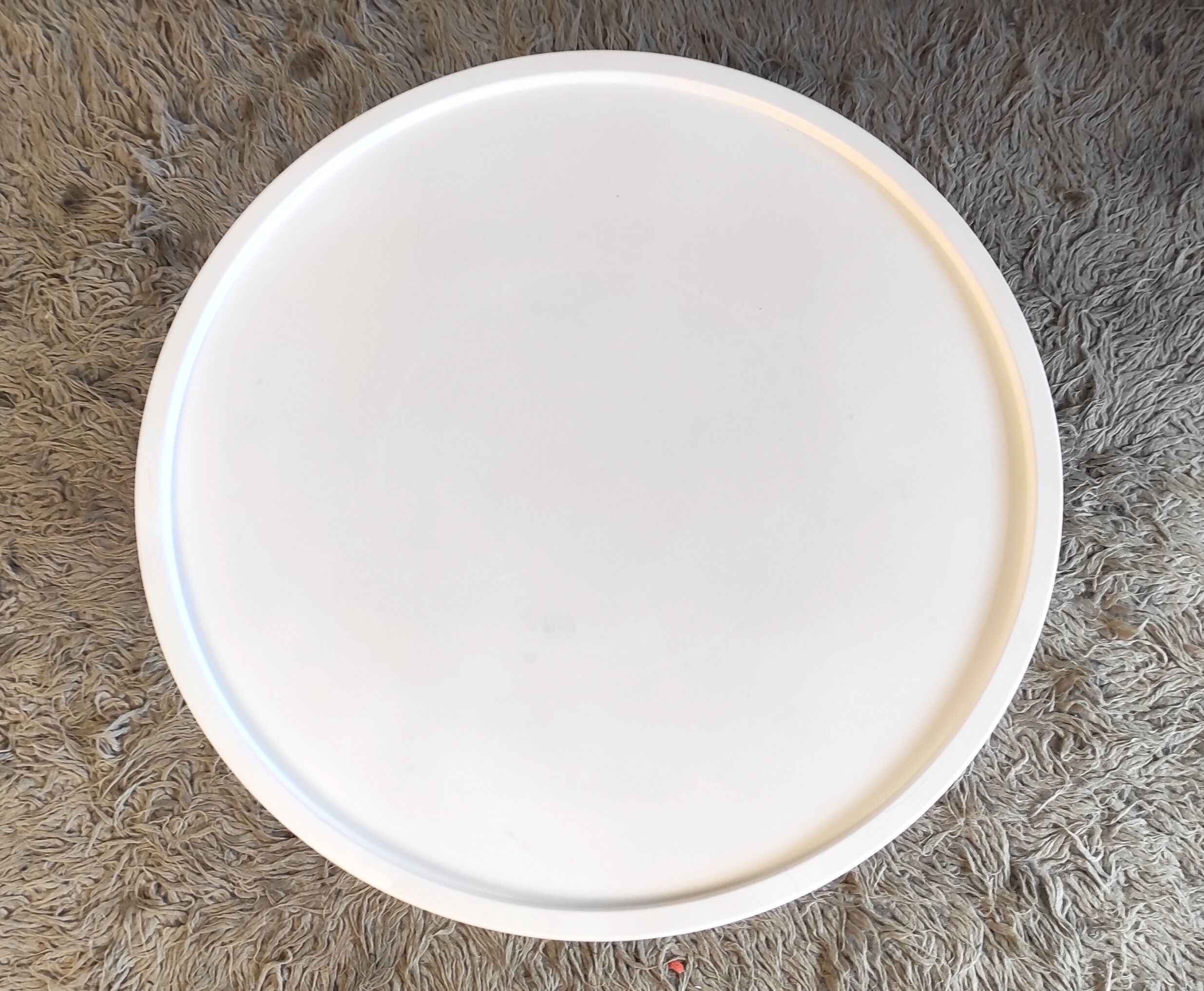 White and gold "tam tam" coffee table – 60s/70s