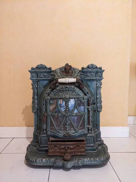 Mobile cast iron stove model "la chatte" designed by the French engineer Edmond Chaboche in 1883.