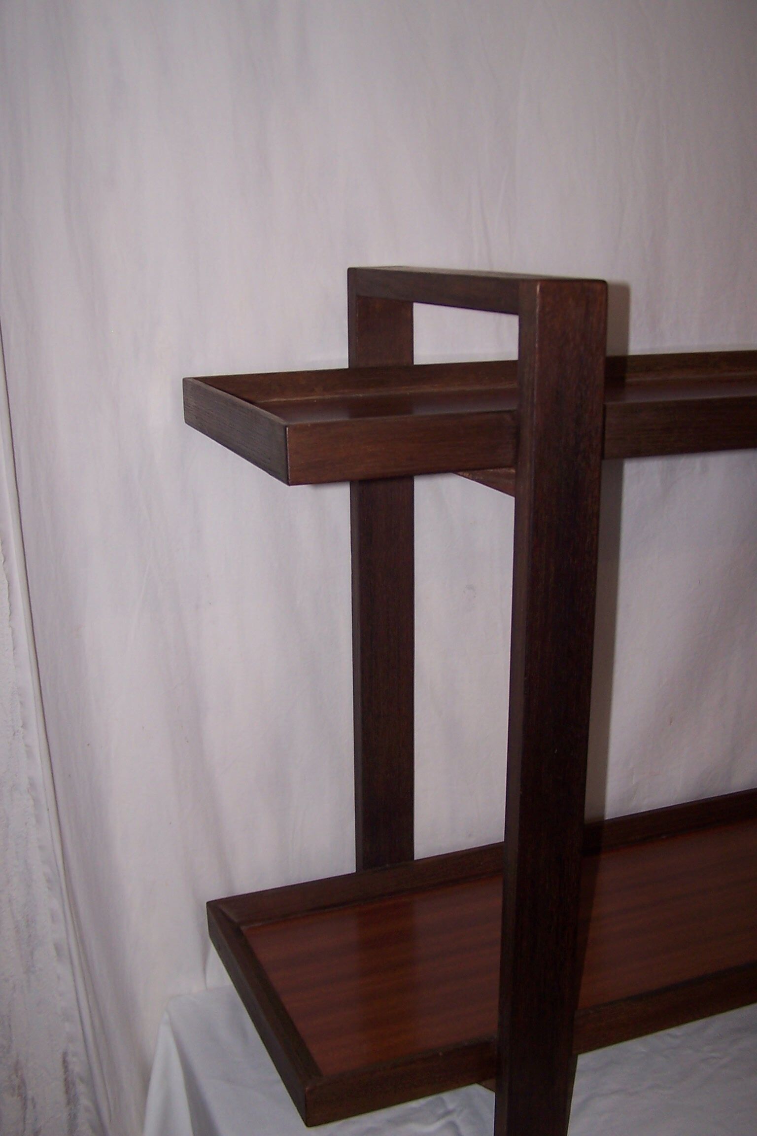 Standing shelf reconstruction of the 50s