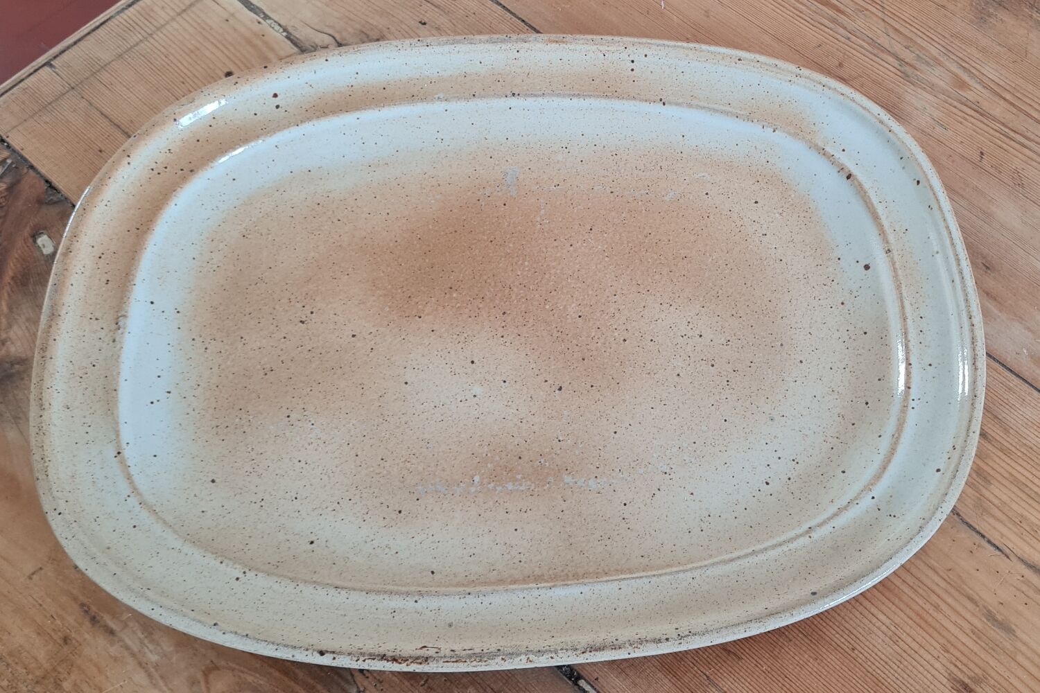 Serving dish in Marais sandstone