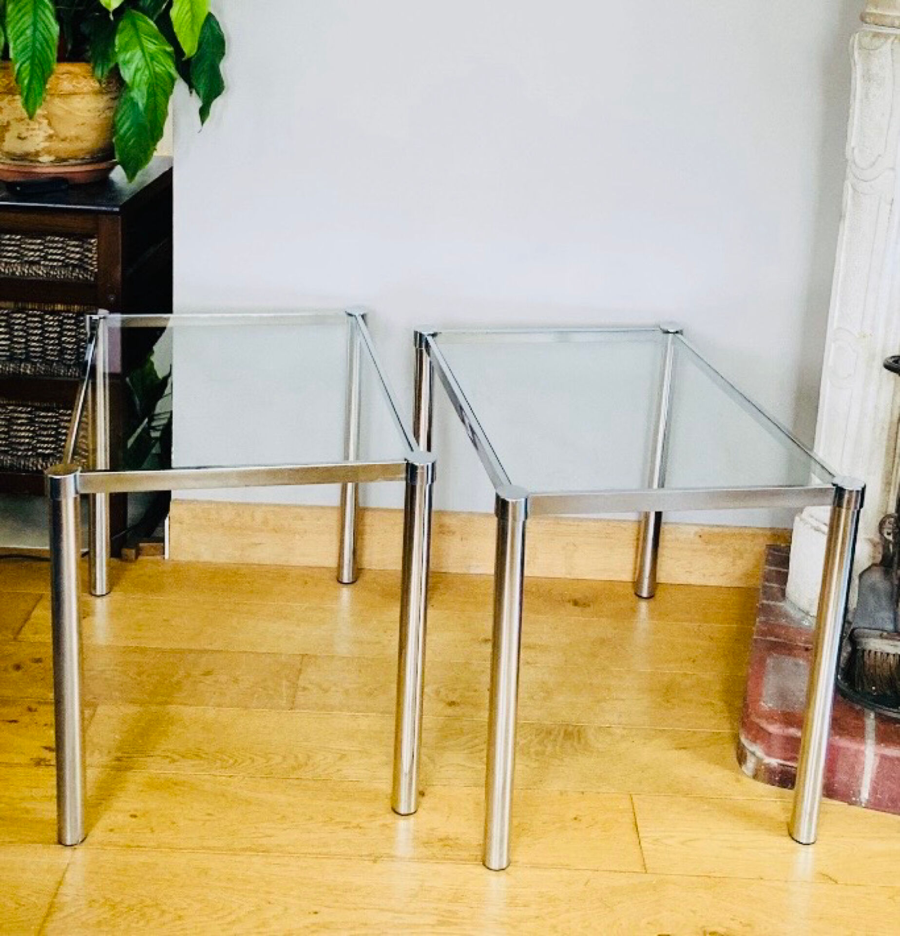 Tablettes d’appoints années 1970 en métal chromé plateaux verres