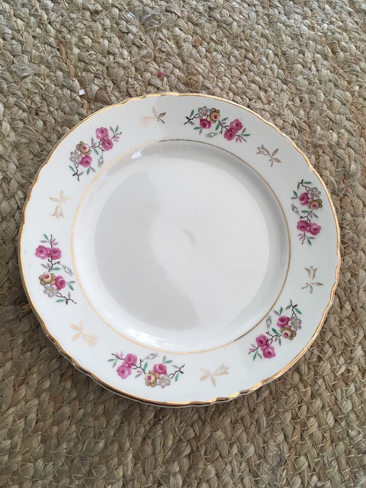 Set eight flowery dessert plates