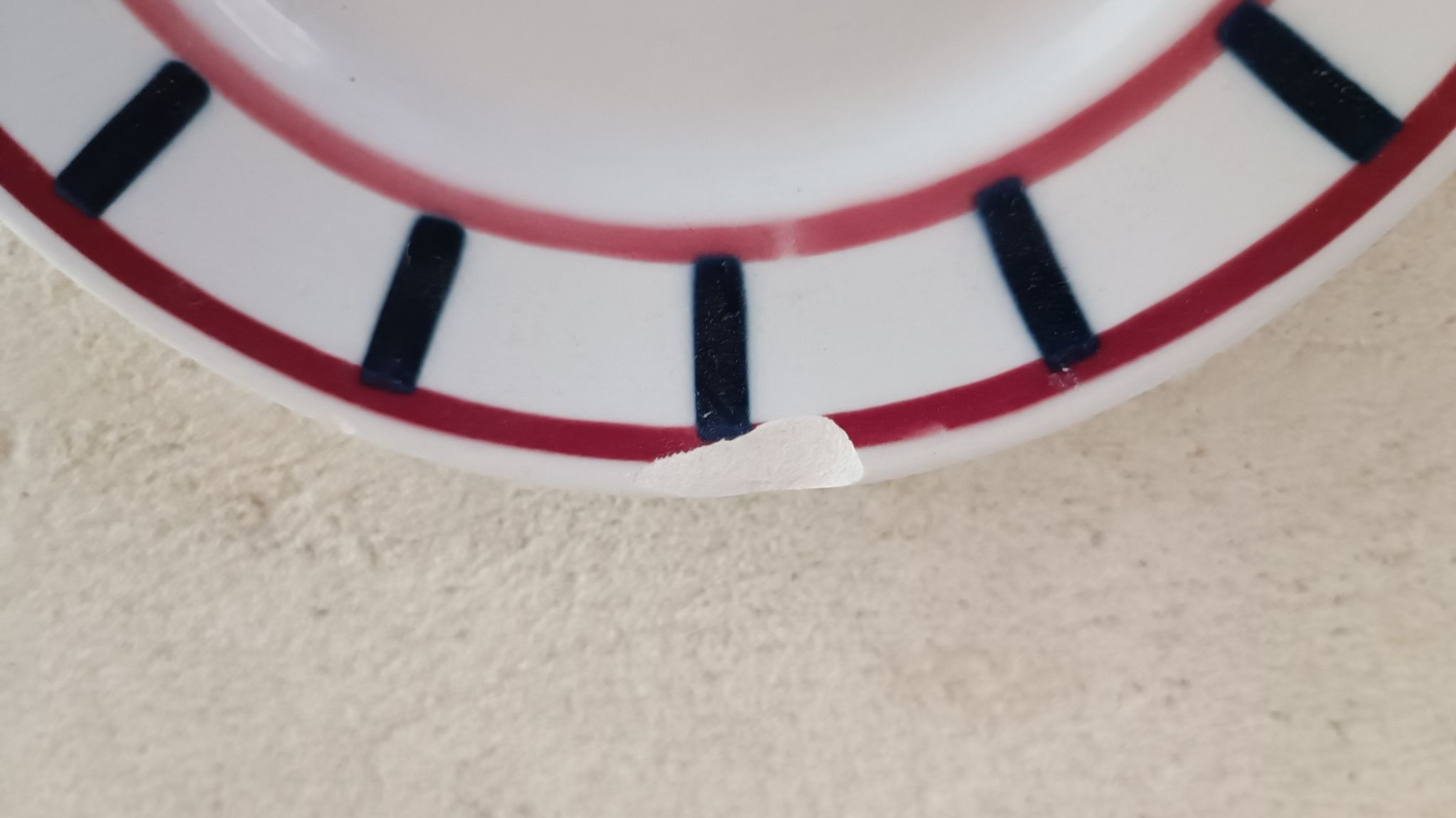 Tasse à thé, soucoupe et assiette Basque Digoin