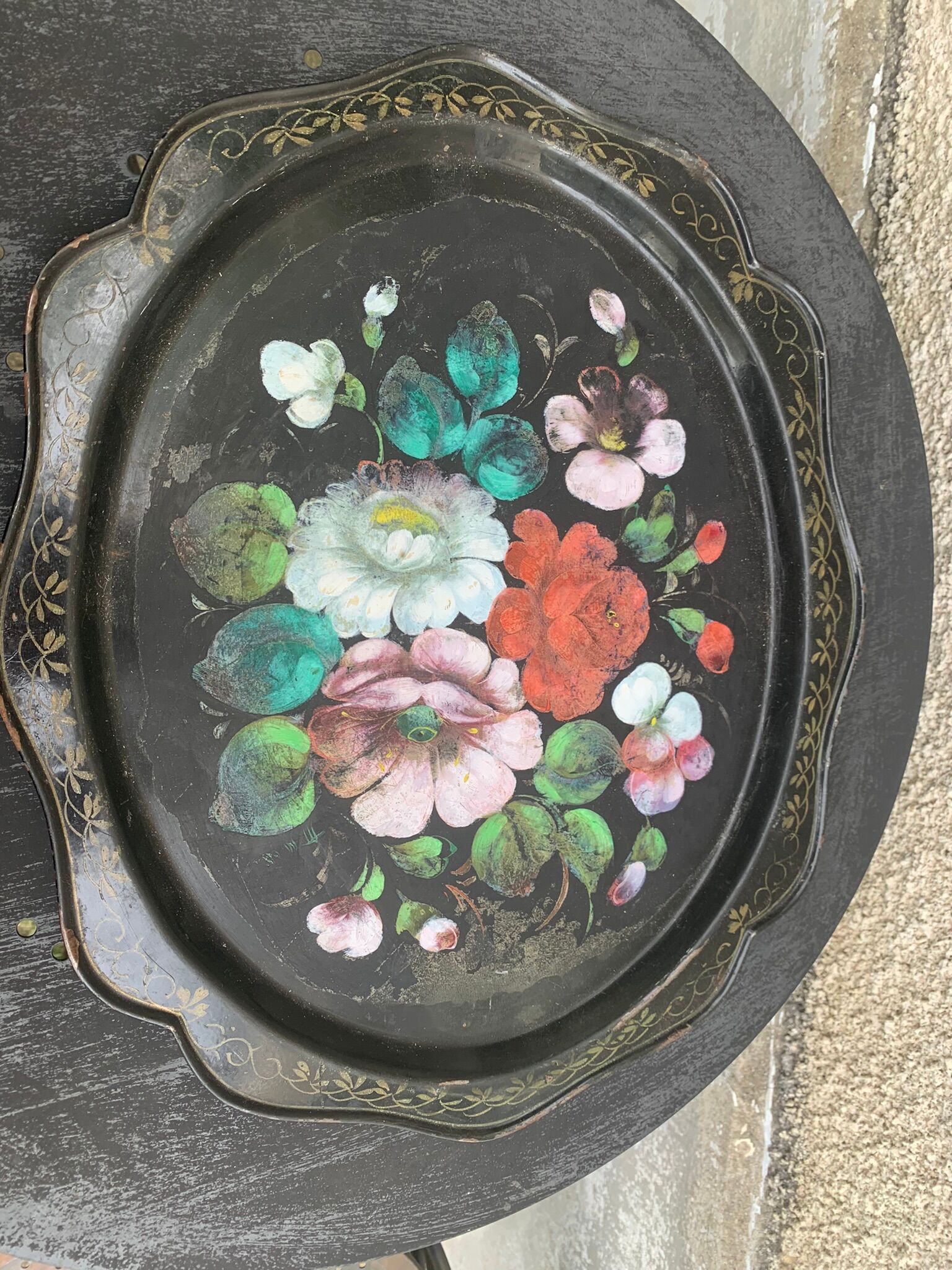 Bohemian and folkloric tray hand-painted flowers on a black metal background