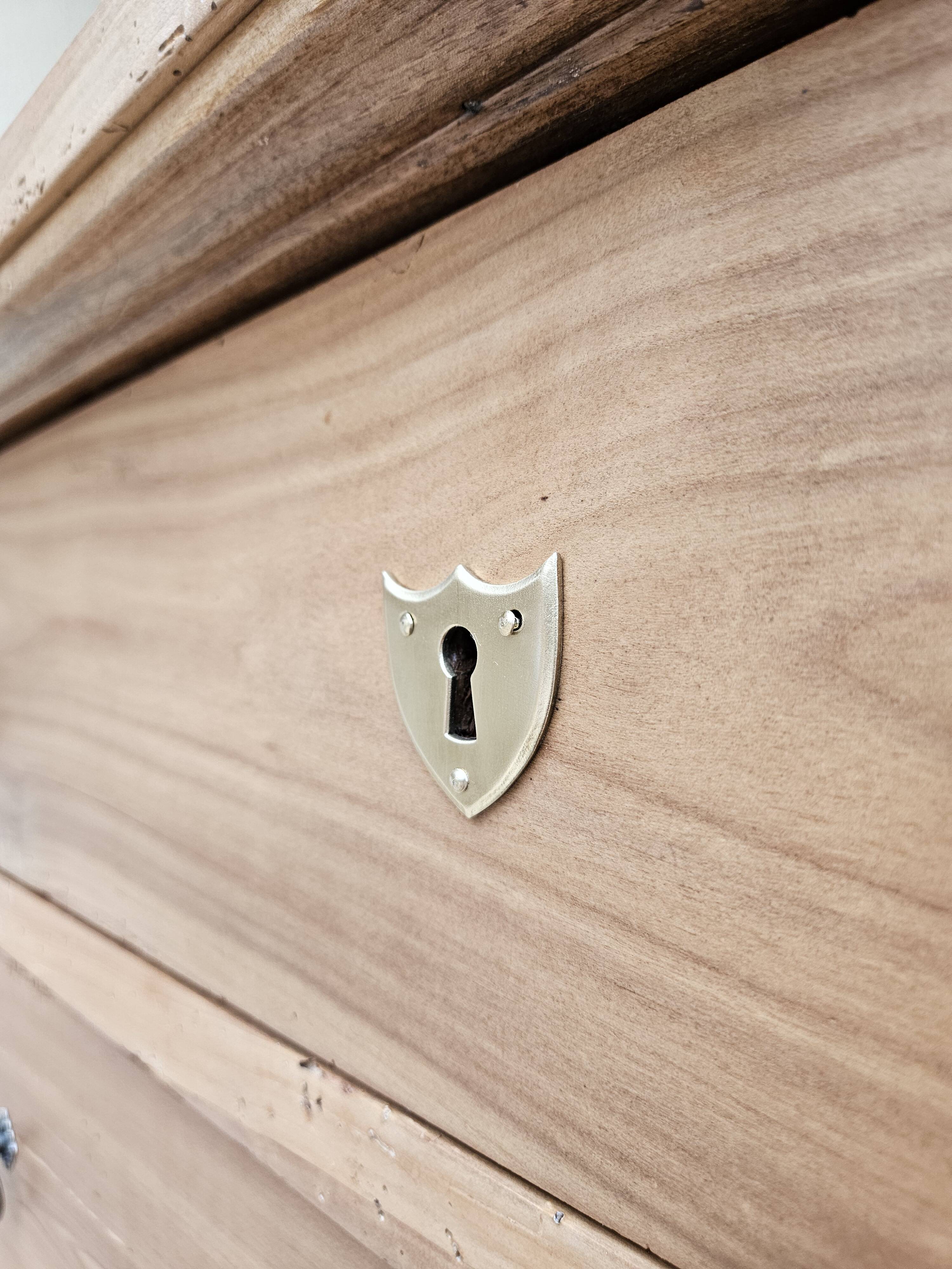 Antique chest of drawers