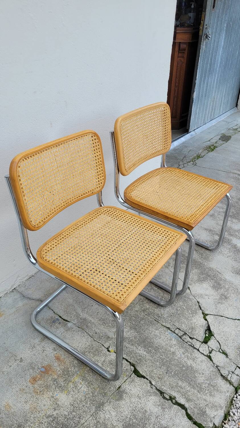 Paire de chaises Marcel Breuer modèle B32 signé Italy.
