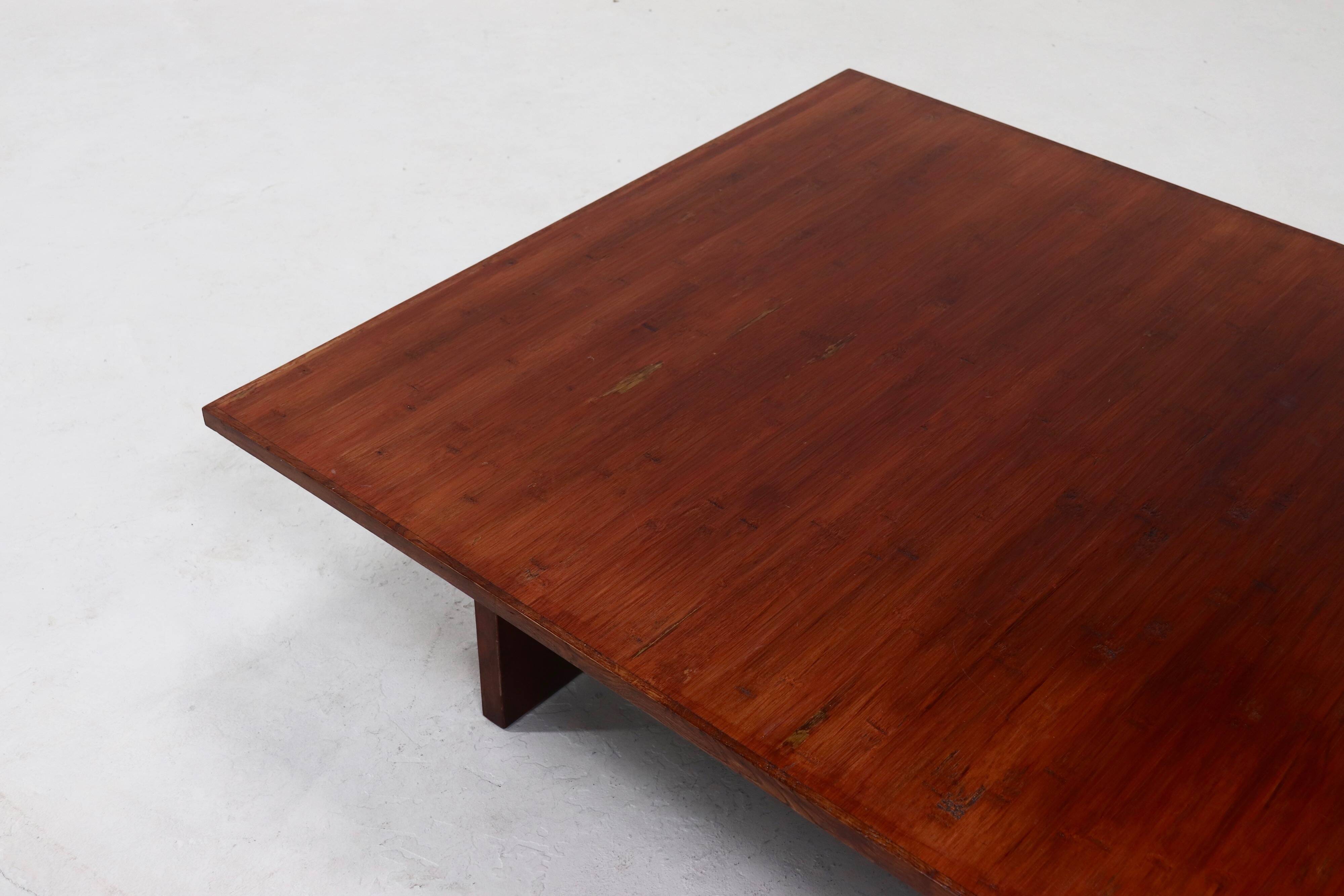 Grande table basse en bambou et bois belge des années 1980