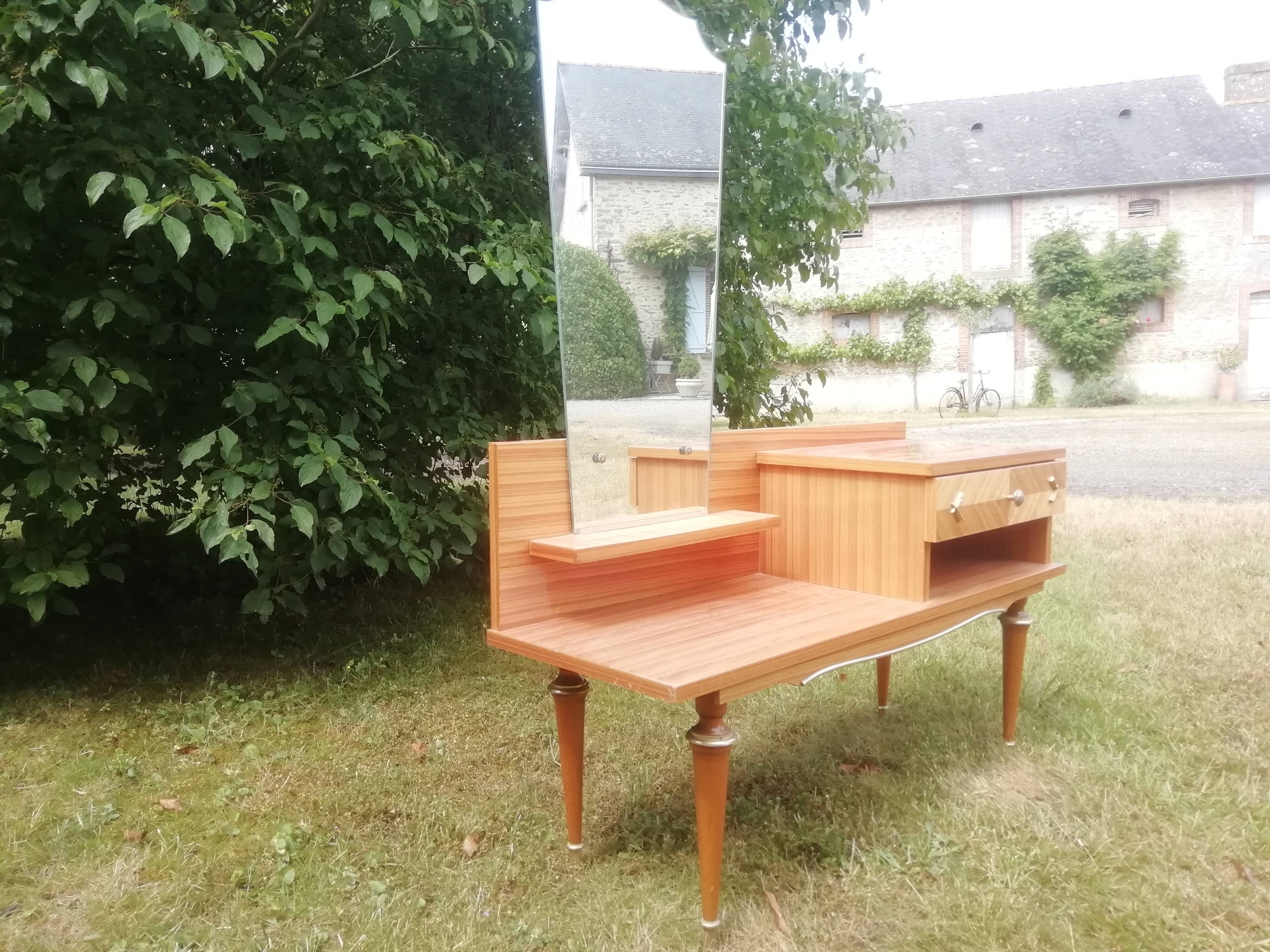 Serving table years 70