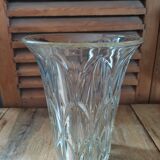 Vase en verre moulé ciselé