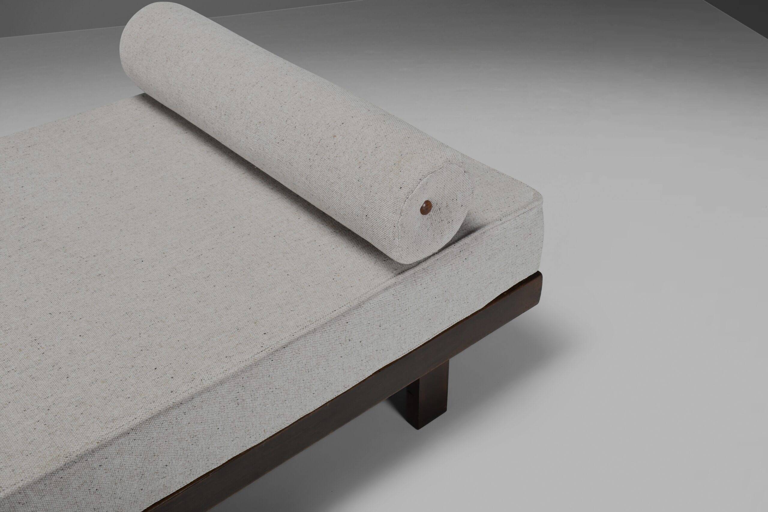 Minimalist daybed by Jorge Zalszupin for L’atelier, Brazil 1959