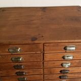 Ancien meuble de métier d'apothicaire en bois vintage 24 tiroirs.