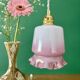 Suspension globe vintage en opaline blanche et rose