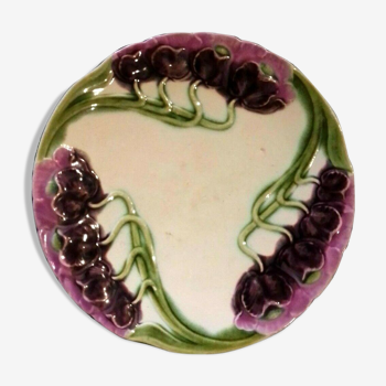 Assiette art nouveau en barbotine les pavots violets sur 3 tiges