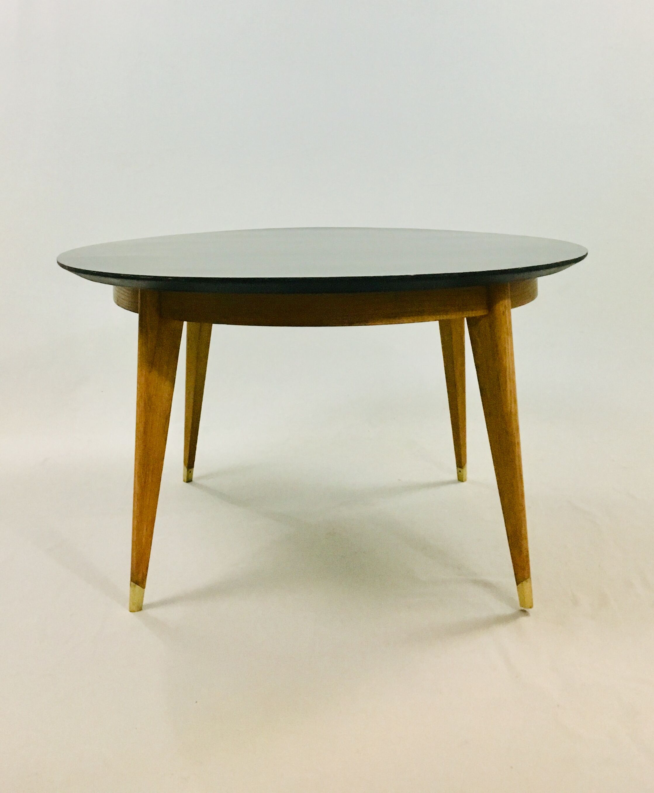 A coffee table of the years 50