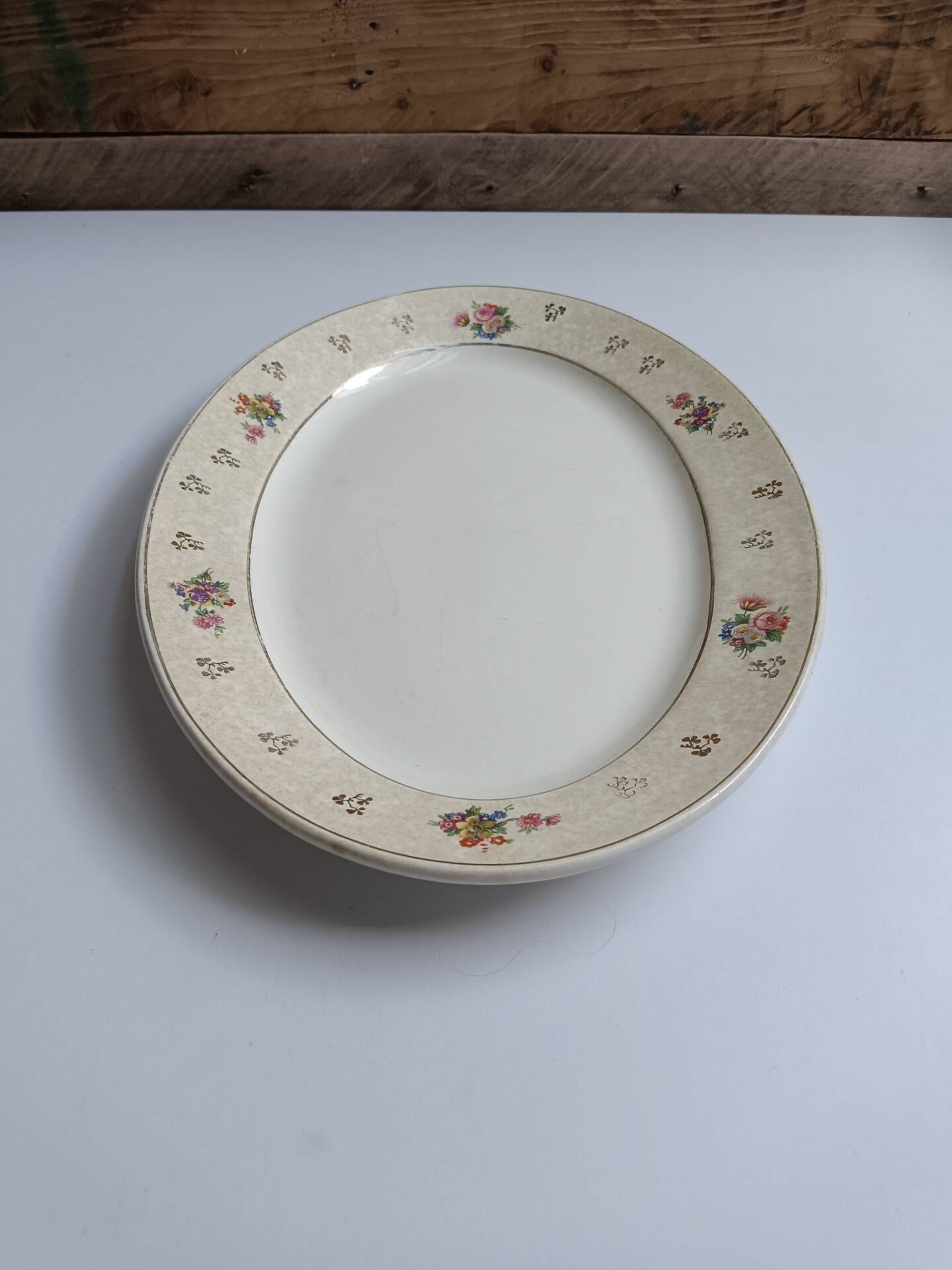 Vintage oval plate Salins model Simone beige with flowers