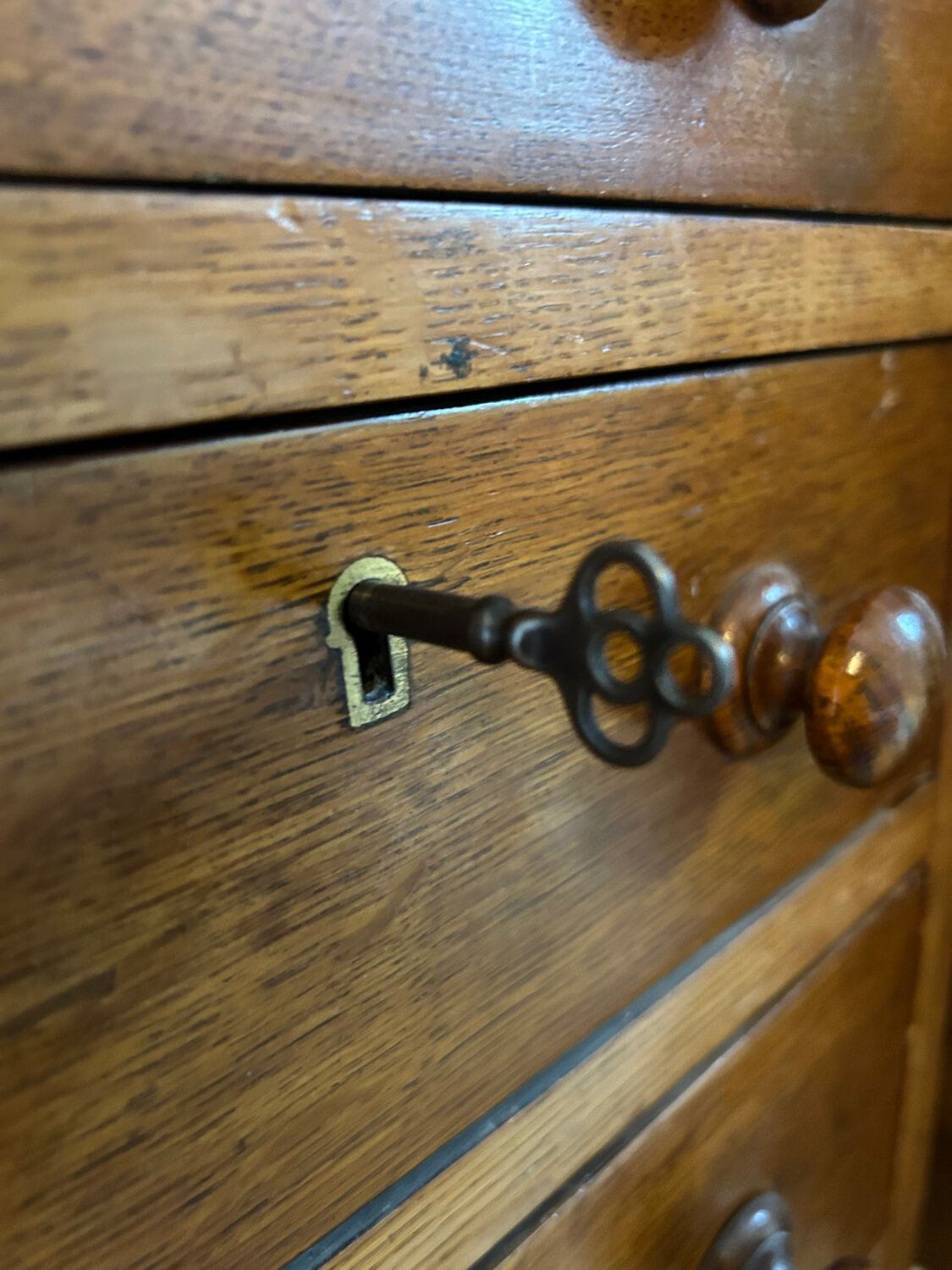 Beautiful vintage 20th-century American cylinder desk and its chair.