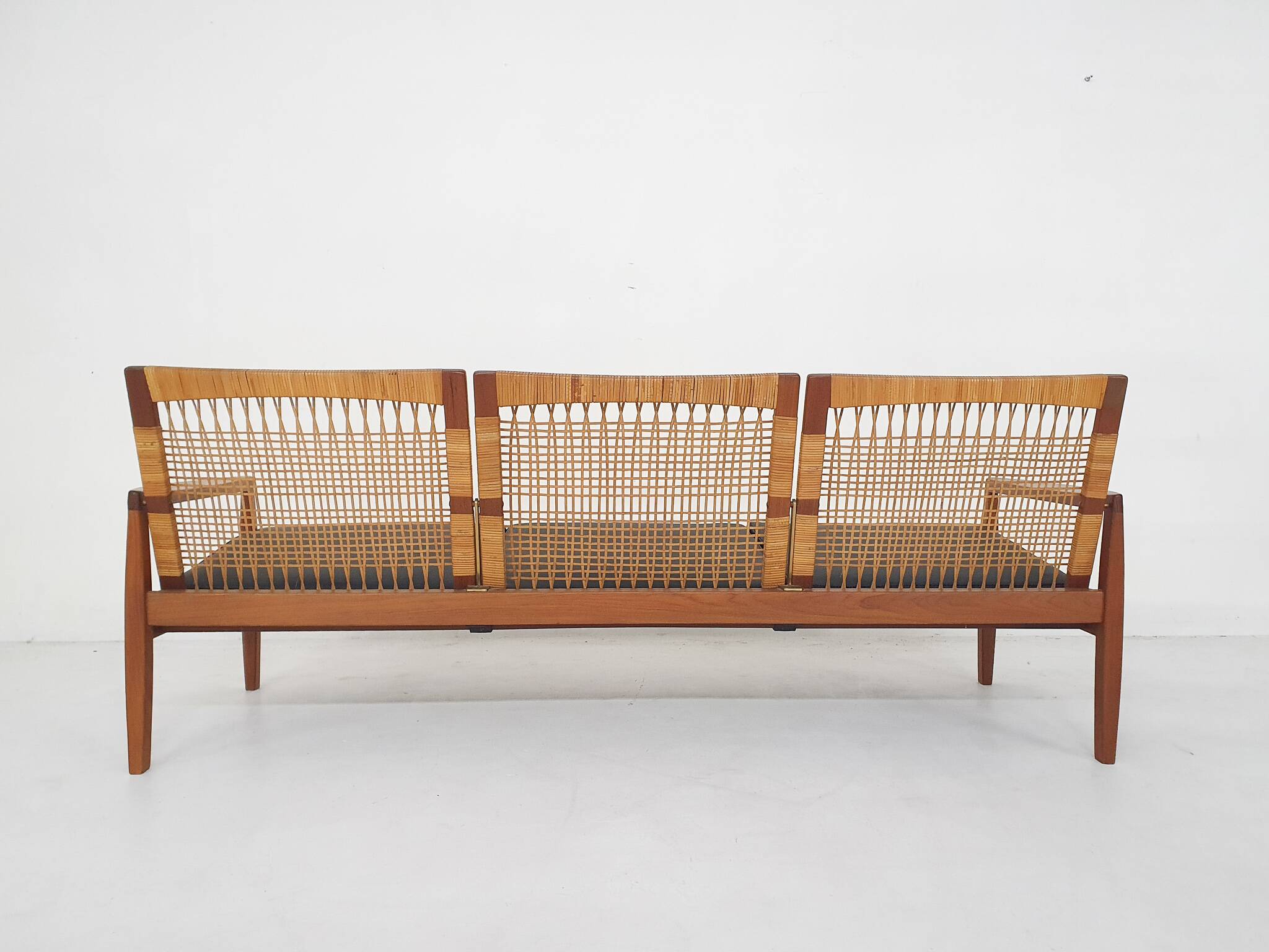 Hans Olsen for Brdr Juul Kristensen, rattan backed sofa, Denmark 1950s