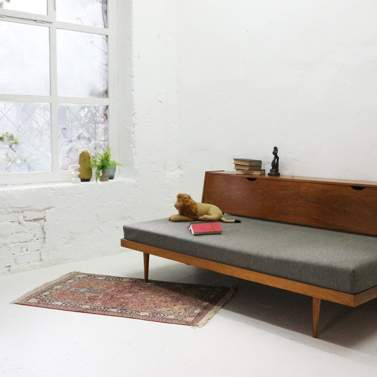 Extendible day bed, walnut with grey cover 1960