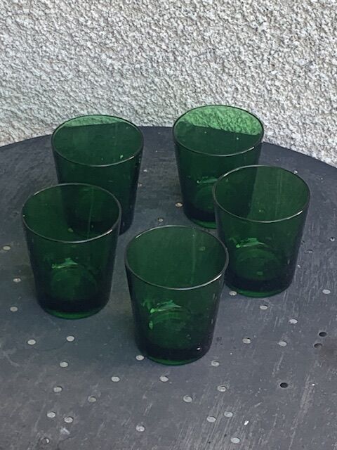 5 glasses in green glass with water or aperitif, made in italy, vintage