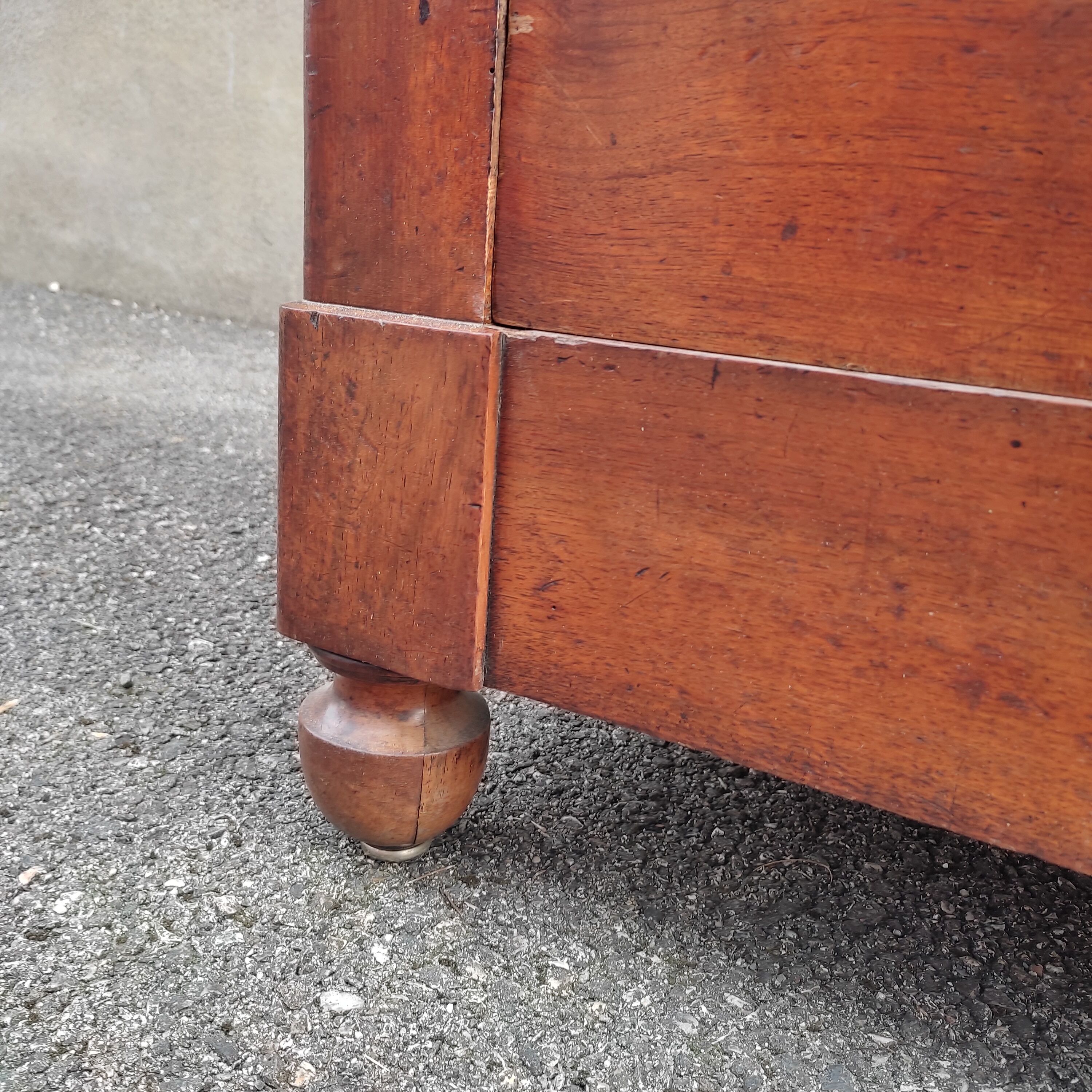 Antique chest of drawers