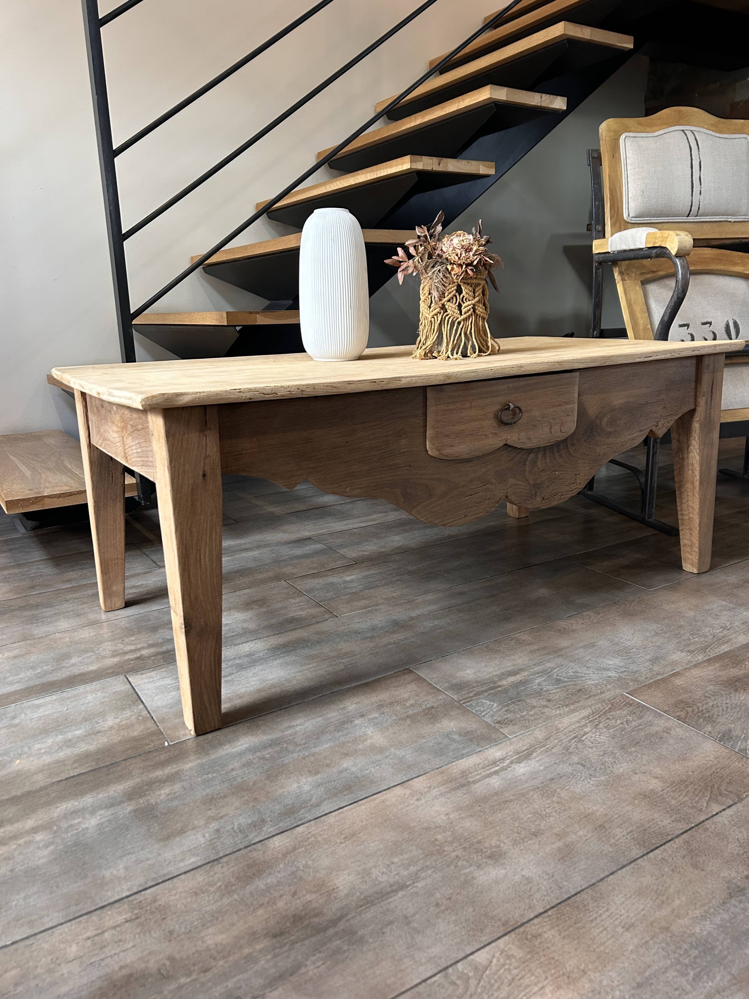 Table basse bois massif avec tiroir