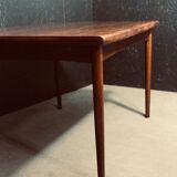 Table extensible en palissandre danois du milieu du siècle.