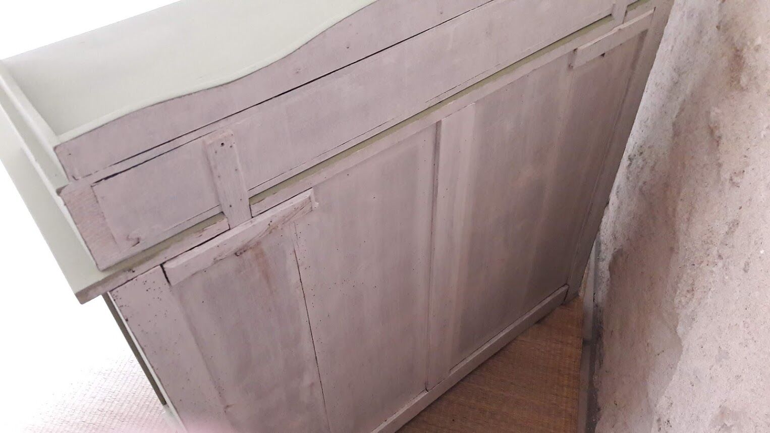 Green Parisian buffet