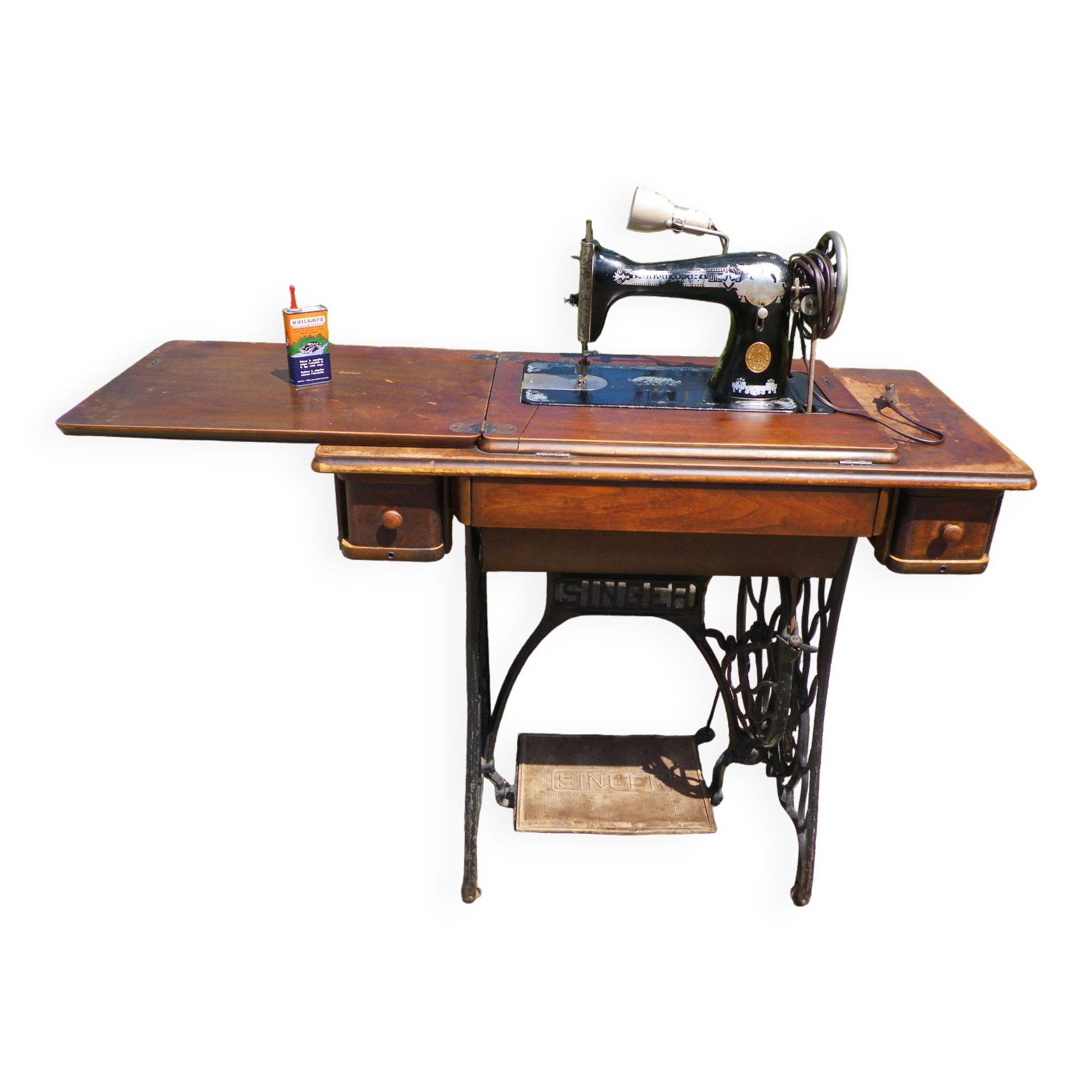 Singer sewing machine, 1928