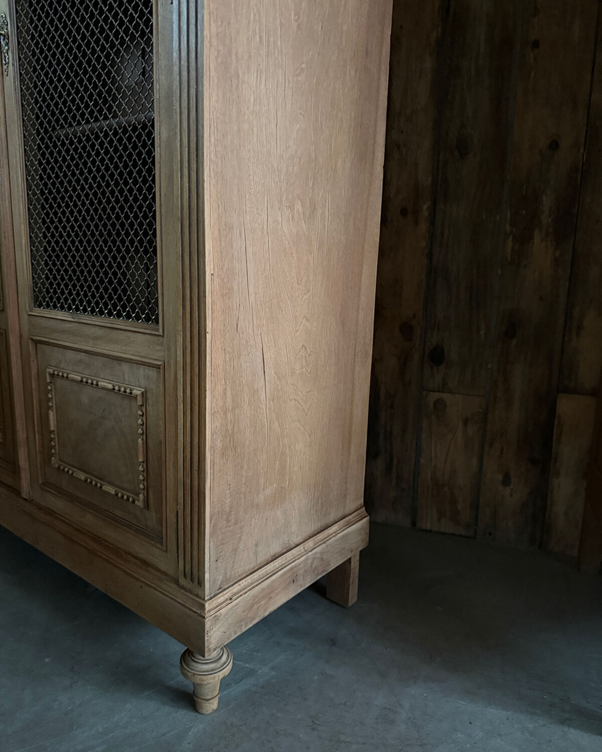 Old library with grilles (renovated)