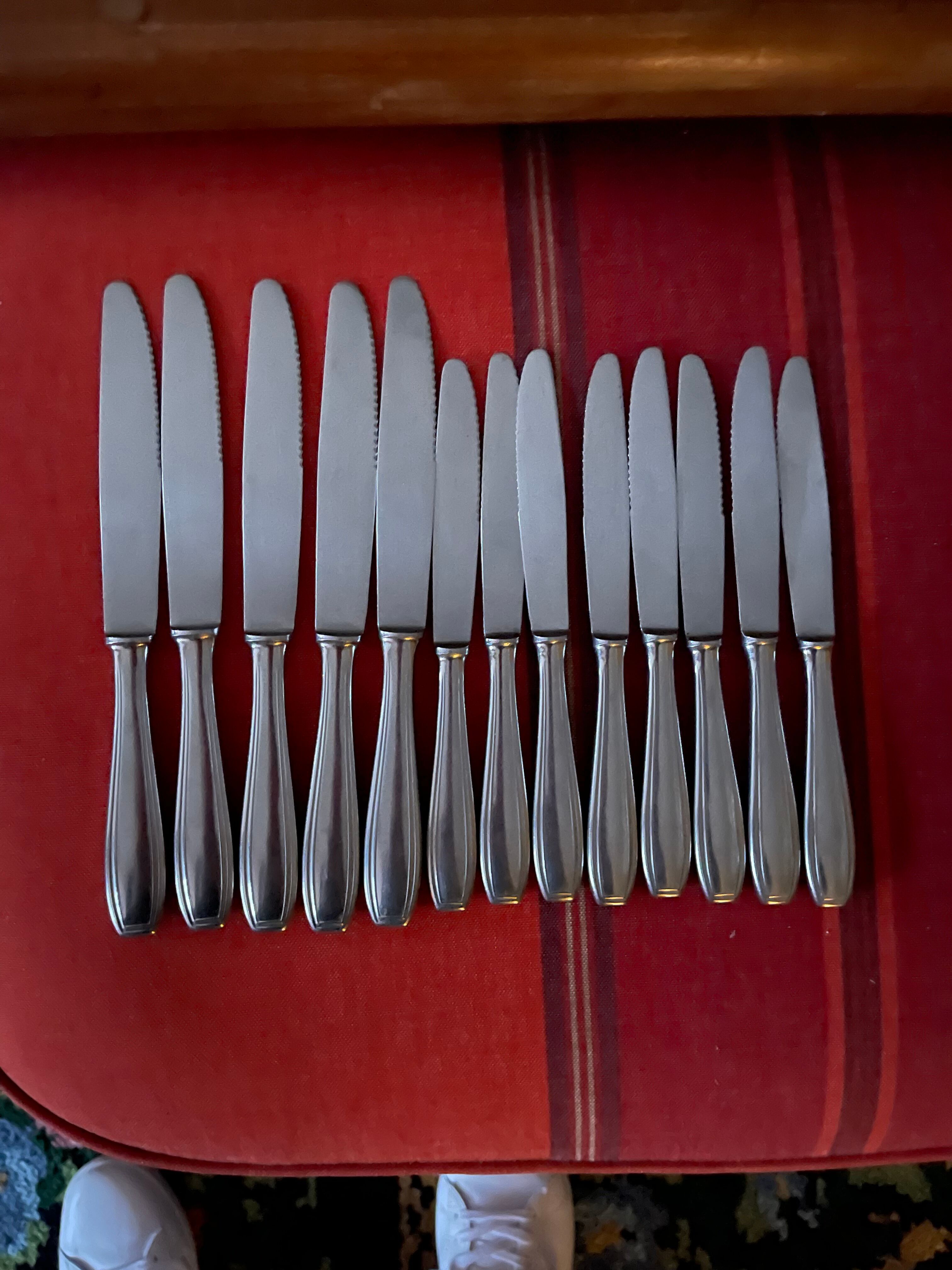 One-piece stainless knives