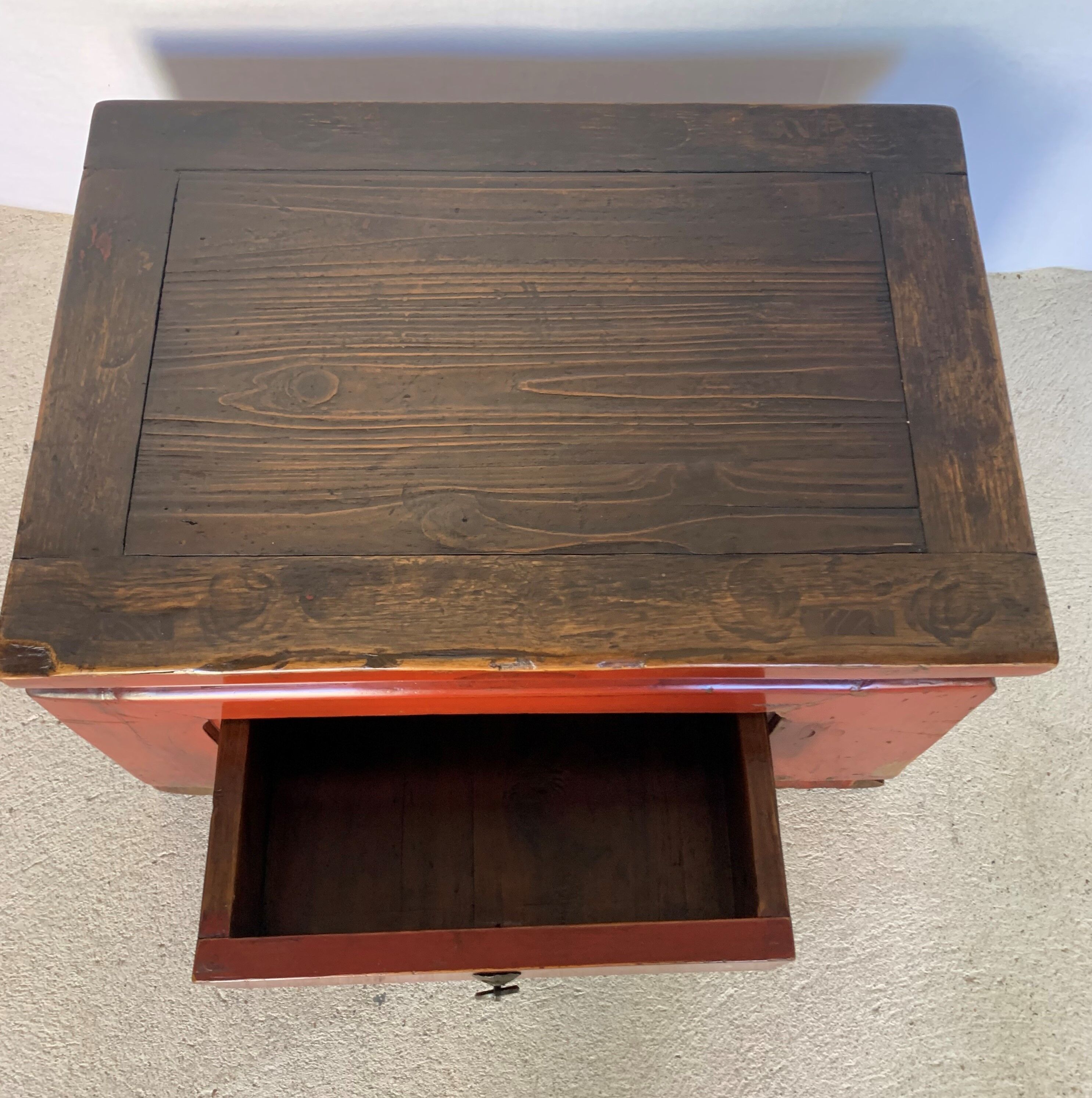 Lot de trois tables basses chinoises