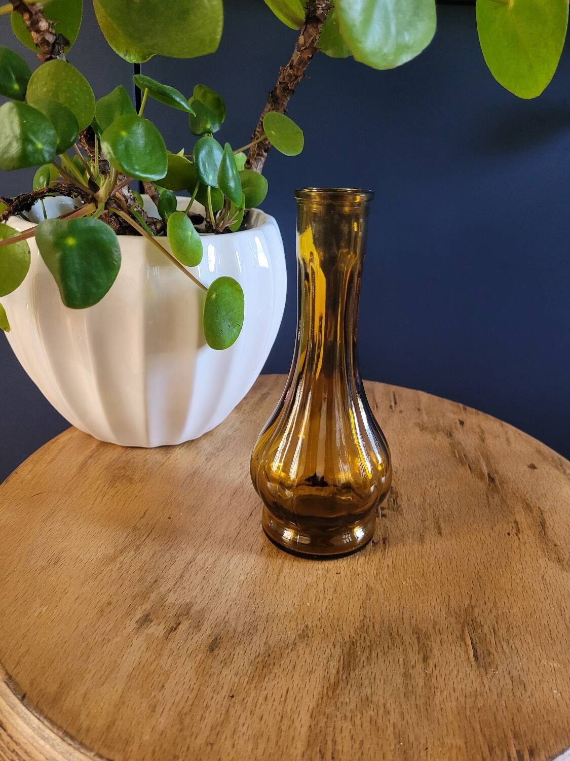 Small amber soliflore vase