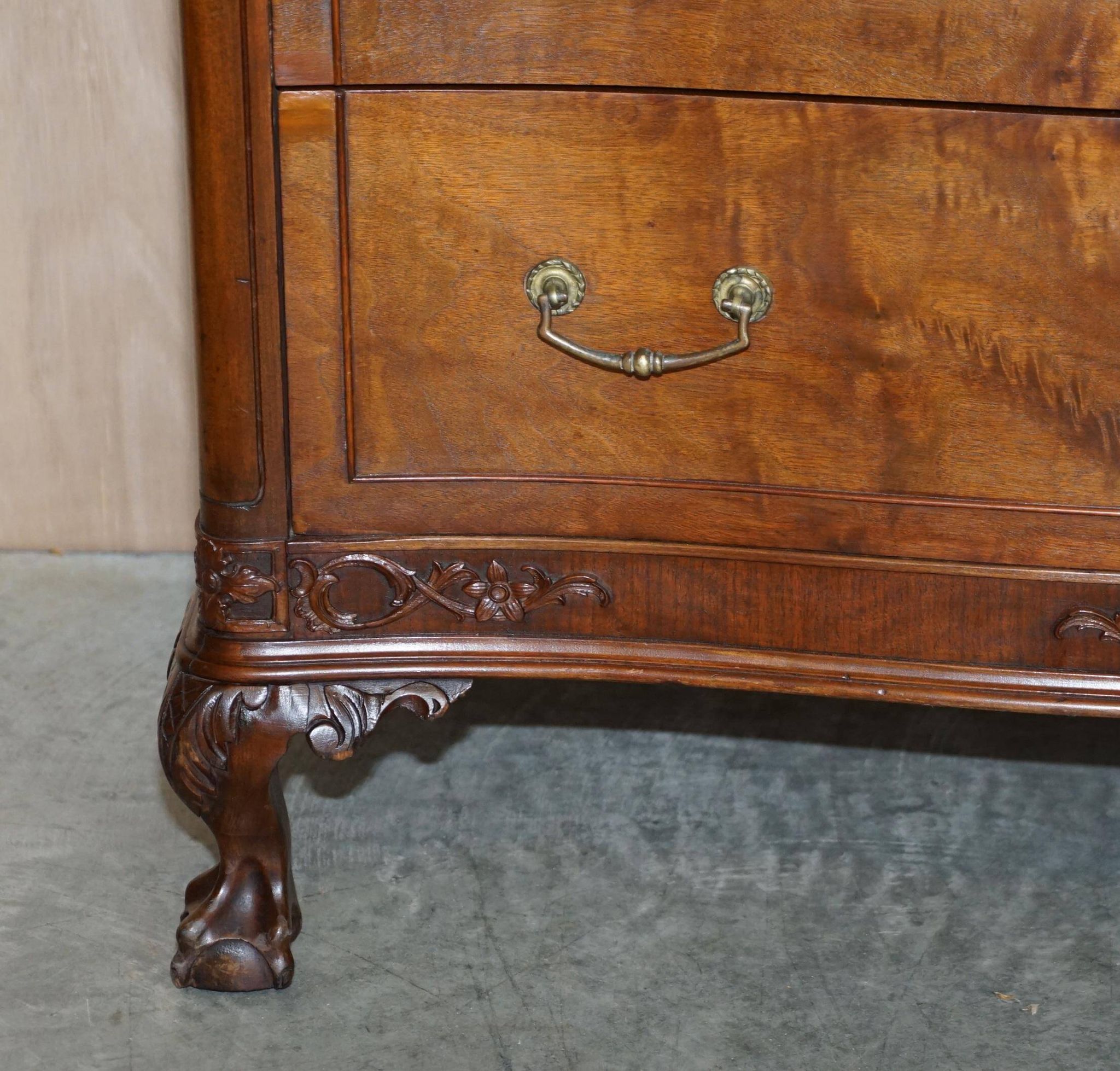 Commode Victorienne Tardive en Bois Dur Pieds Griffe et Boule